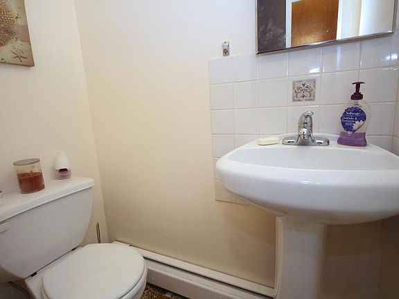 5th image of 2441 E 72nd St