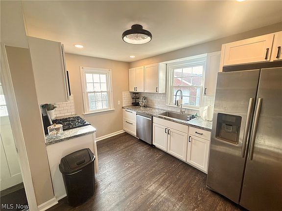 3rd image of 922 Milford St NE