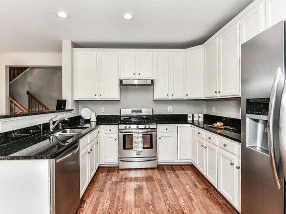 4th image of 6207 Toledo Pl