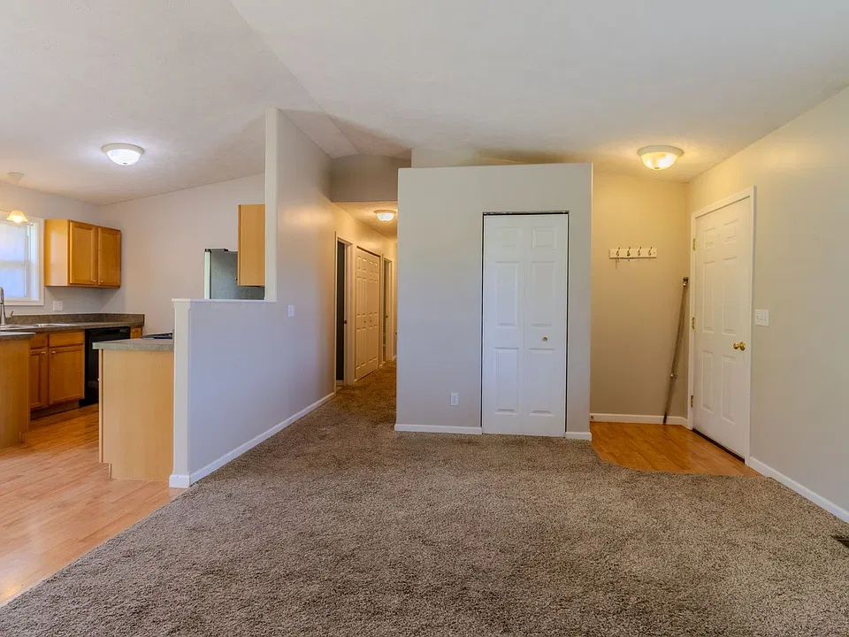 2134 Labrador Ln