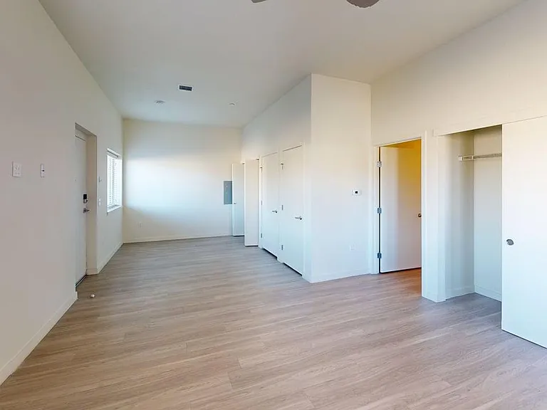 Platinum Apartments — Photo 16