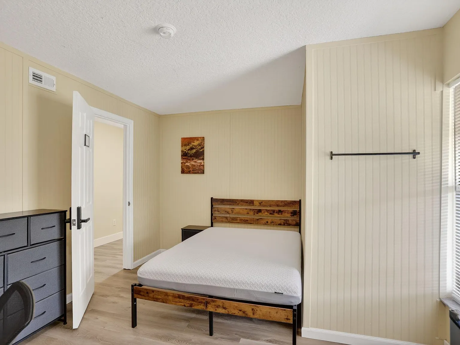 4 bed, 3.0 bath, 2244 sqft, $936 — Photo 4