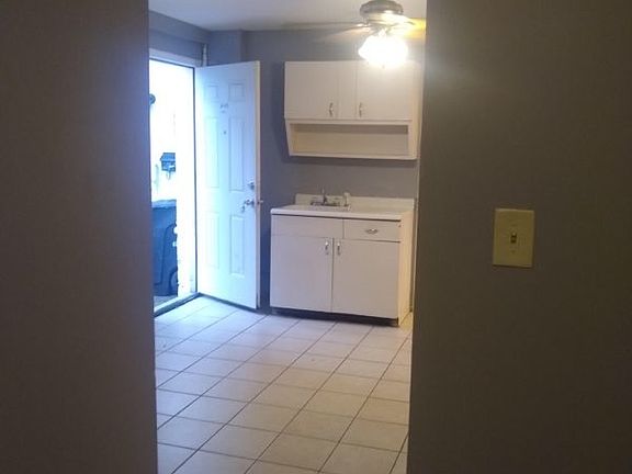 4th image of 6449 N Newark Ave #1R