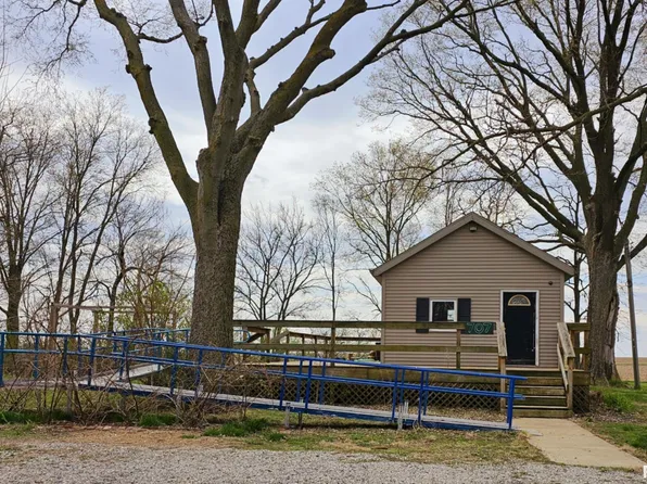 707 S Walnut St, Delavan, IL 61734