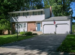 16 Dellview Dr, Edison, NJ 08820