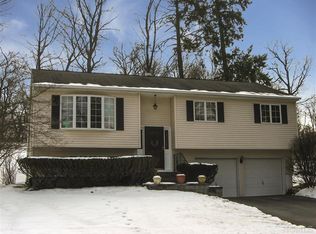 35 Ricky Ln, Poughkeepsie, NY 12601