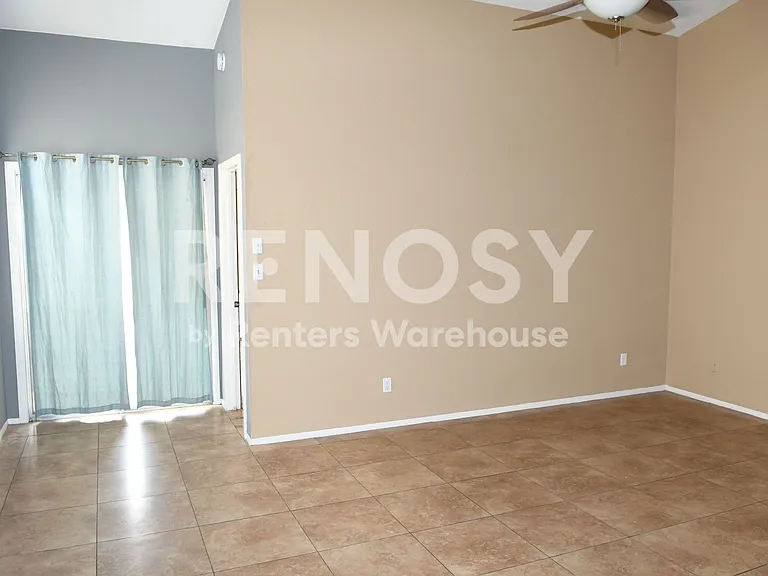 3049 E Siesta Ln — Photo 5