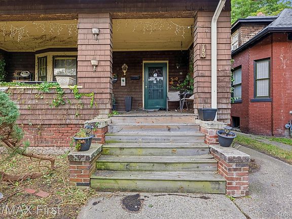 2nd image of 793 Marlborough St