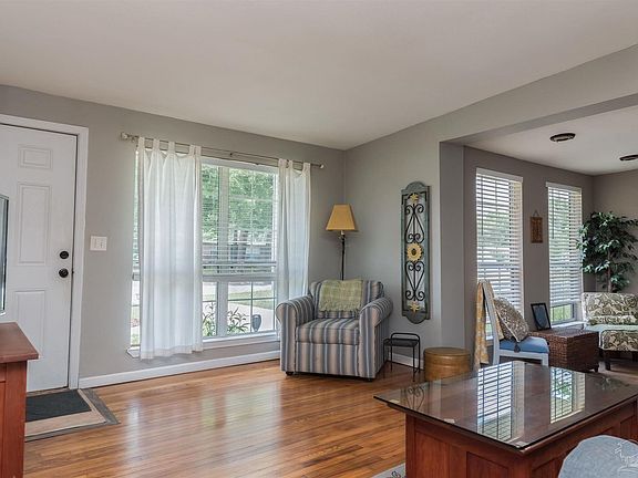 4th image of 3876 Winona Dr