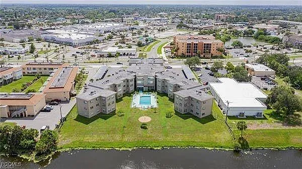 1 bed, 1.0 bath, 833 sqft, $1,250 — Photo 2