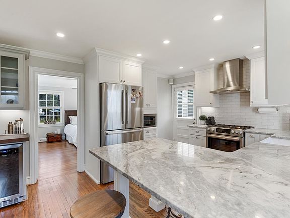 4th image of 9 Beverly Ave