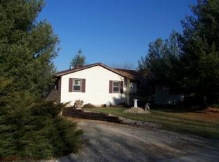 1452 Lakeview Rd N, Dahinda, IL 61428