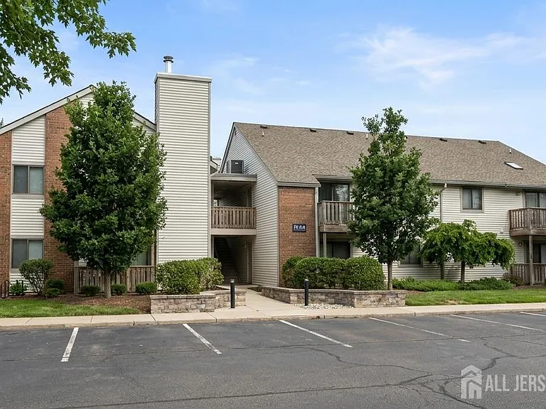 4707 Ravens Crest Dr — Photo 3