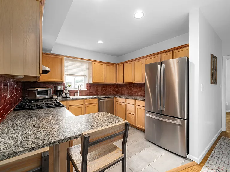 536 Grand St #403 — Photo 4