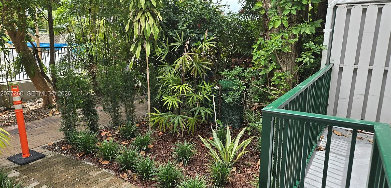 Cape Florida Club Condo — Photo 4