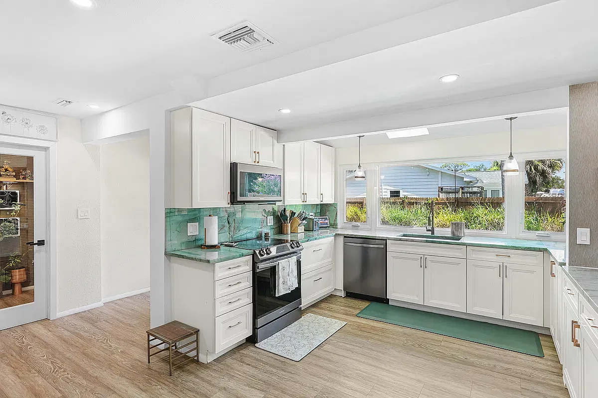 4 bed, 3.5 bath, 3000 sqft, $5,000 — Photo 4