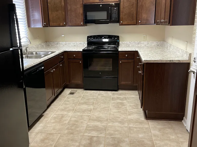 224 E Lee Ave — Photo 3