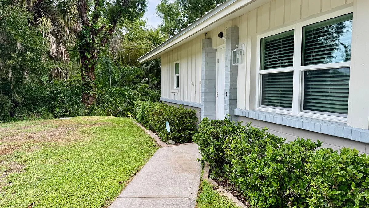 2 bed, 1.0 bath, 1418 sqft, $2,500 — Photo 1