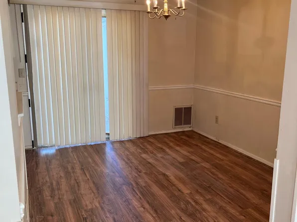 5727 Wells Cir, Stone Mountain, GA 30087