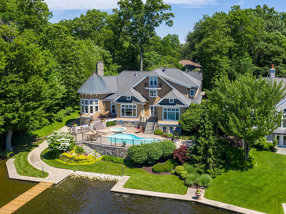 1st image of 833 Barkentine Dr