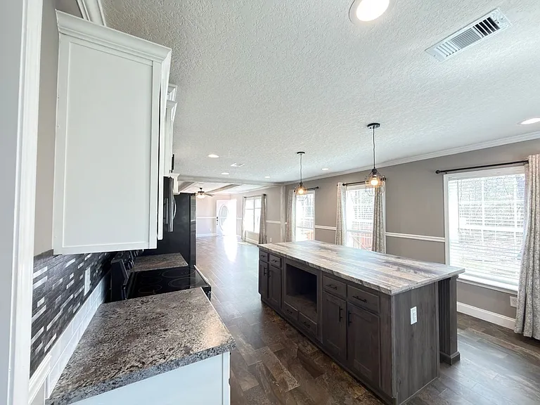 55 Oak Ave — Photo 13