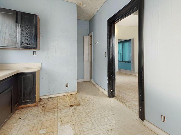 3rd image of 396 Grace St