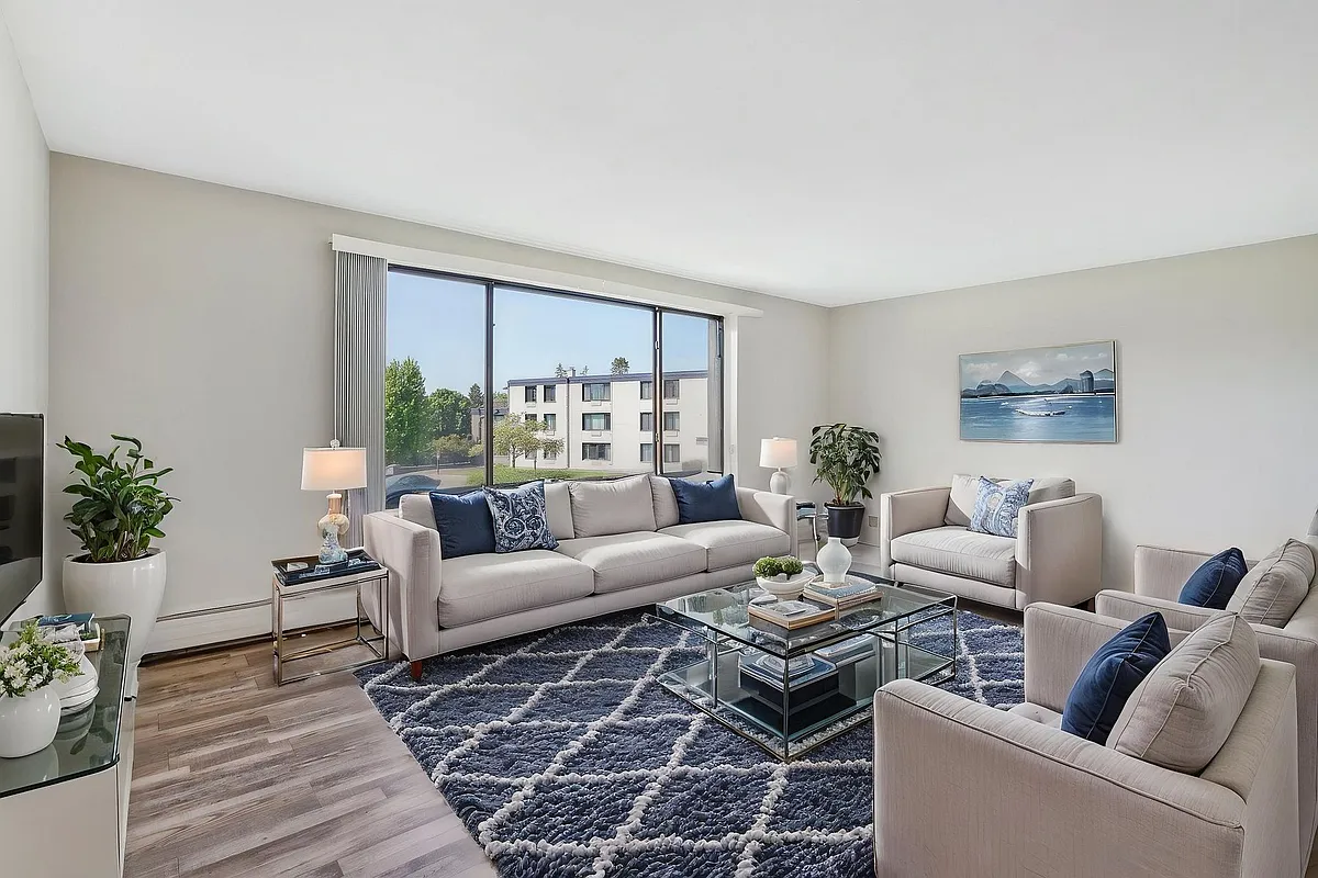 Building Photo - Interlachen Court