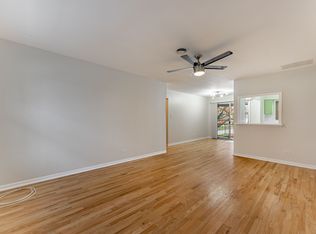 209 Washington Sq APT C, Elk Grove Village, IL 60007