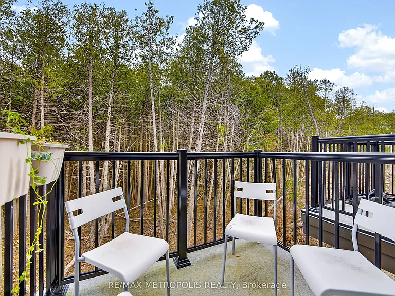 132 Blue Forest Cres — Photo 21