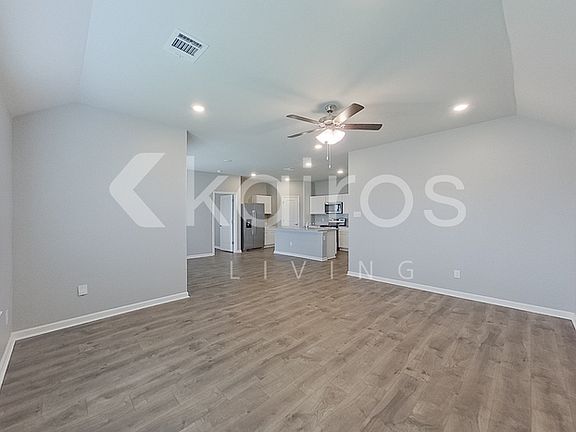3rd image of 113 Yardley Ct