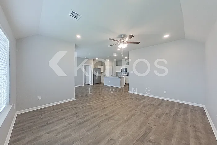 113 Yardley Ct — Photo 3