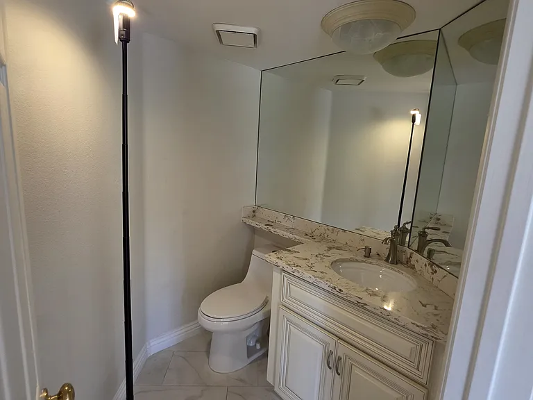 1/2 bath off of kitchen area
