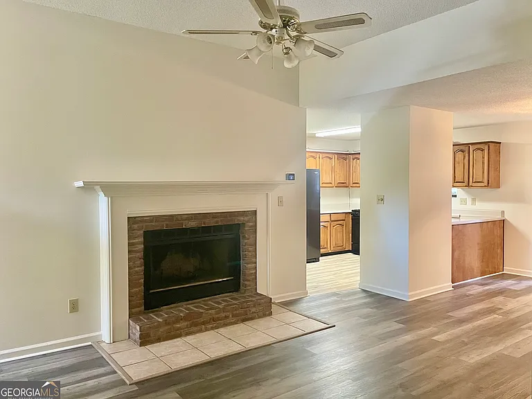 102 Ridgestone Ct — Photo 2