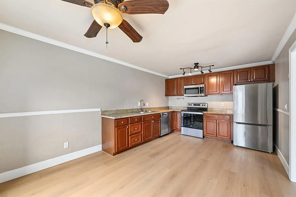2 bed, 2.0 bath, 951 sqft, $3,100 — Photo 2