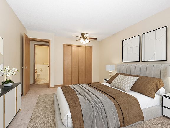 Anoka, MN Dellwood Estates | Bedroom