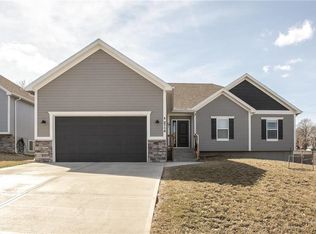 2114 NW Sycamore Ln, Grain Valley, MO 64029
