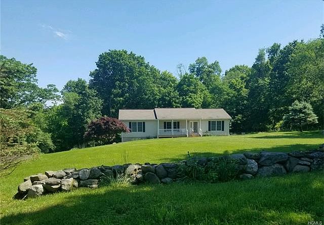 1st image of 7 Farm Meadow Ln