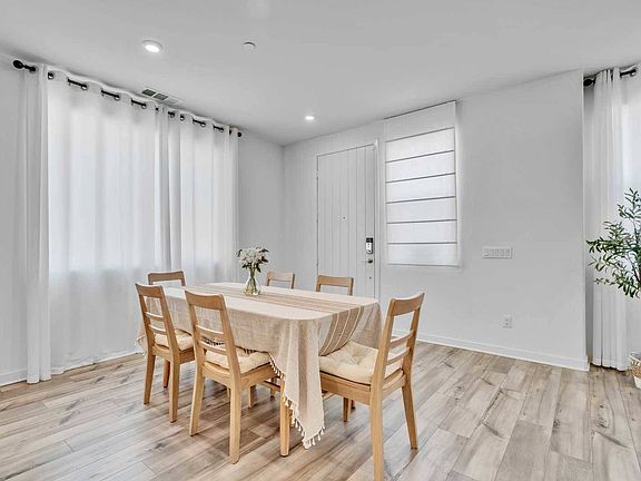 4th image of 49 Aria St