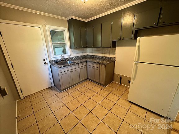 5th image of 919 E 4th Ave