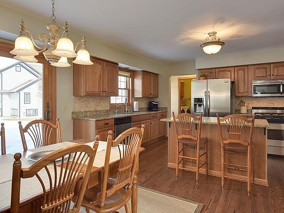 3rd image of W290N3887 Dry Creek Ct