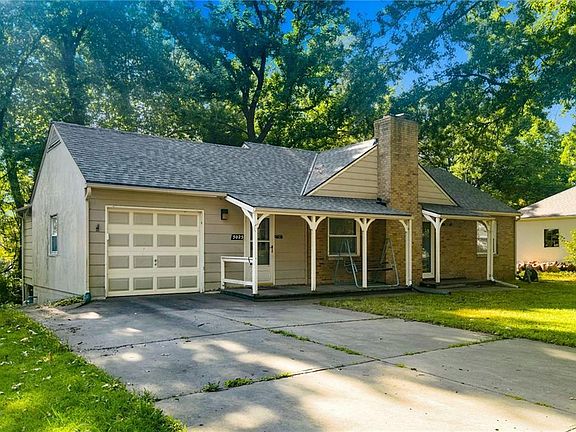 2nd image of 5025 NE Tarkio St