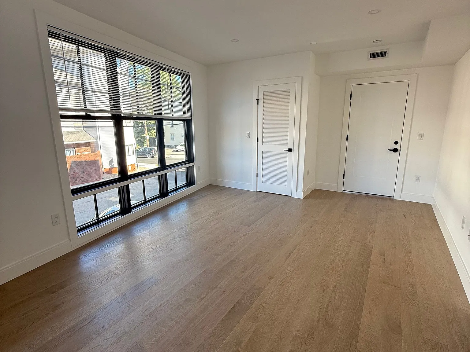 2 bed, 2.0 bath, 960 sqft, $4,195 — Photo 2