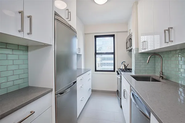 Sold by Douglas Elliman | media 15