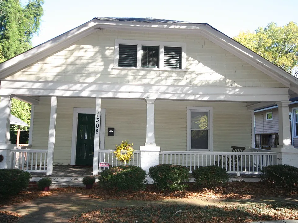1308 W Chapel Hill St