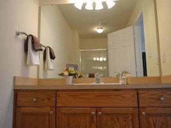 4th image of 2404 Surrey Dr