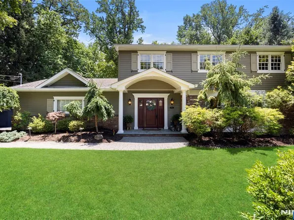 565 Dorchester Dr, River Vale, NJ 07675