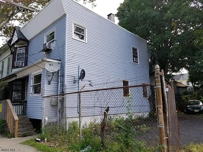 2nd image of 40 Duryea St