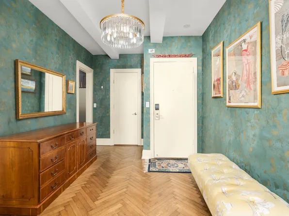 575 Park Avenue image 1 of 5