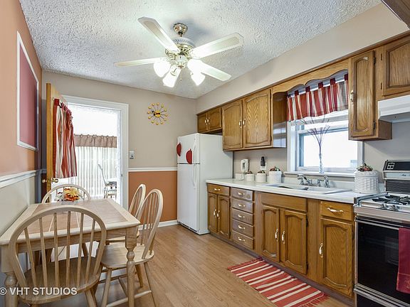 3rd image of 2349 N Oak Park Ave