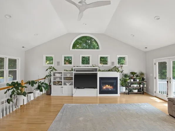 20 Countryside Ln, Marblehead, MA 01945